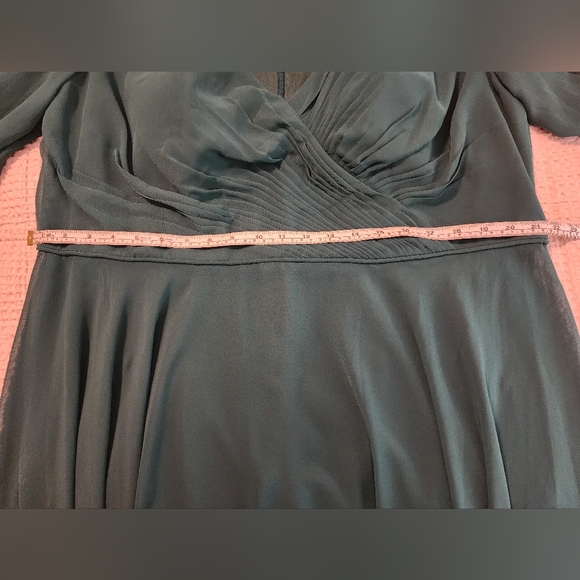 Mac Duggal 67914 Chiffon Long Bishop Sleeve Surplice Midi Dress Emerald Sz 22W - Picture 9 of 10